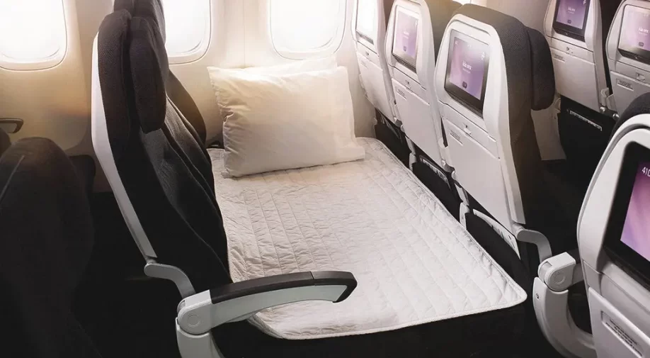 Para su próximo vuelo largo con Air New Zealand, reserve su Skycouch.